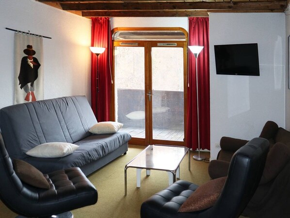 TV - Cozy apartment for 6, close to center, ski-in/ski-out (Les Orres)