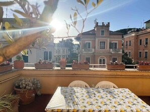 Outdoor dining - Lovely Panoramic Studio in Rome (Roma)