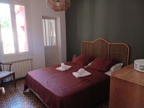 3 bedrooms, WiFi, bed sheets