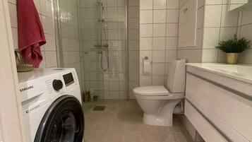 SĂšche-cheveux, serviettes fournies, savon, papier toilette