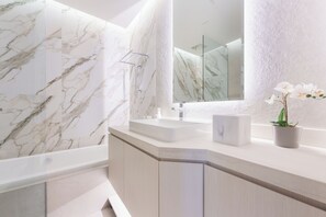 Luxury Apartment | Bathroom - Stayis - Suite 2 BR Apartment ocean view (Dubai)