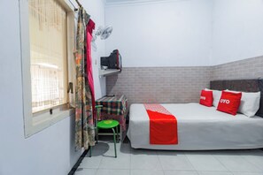 1 bedroom, bed sheets