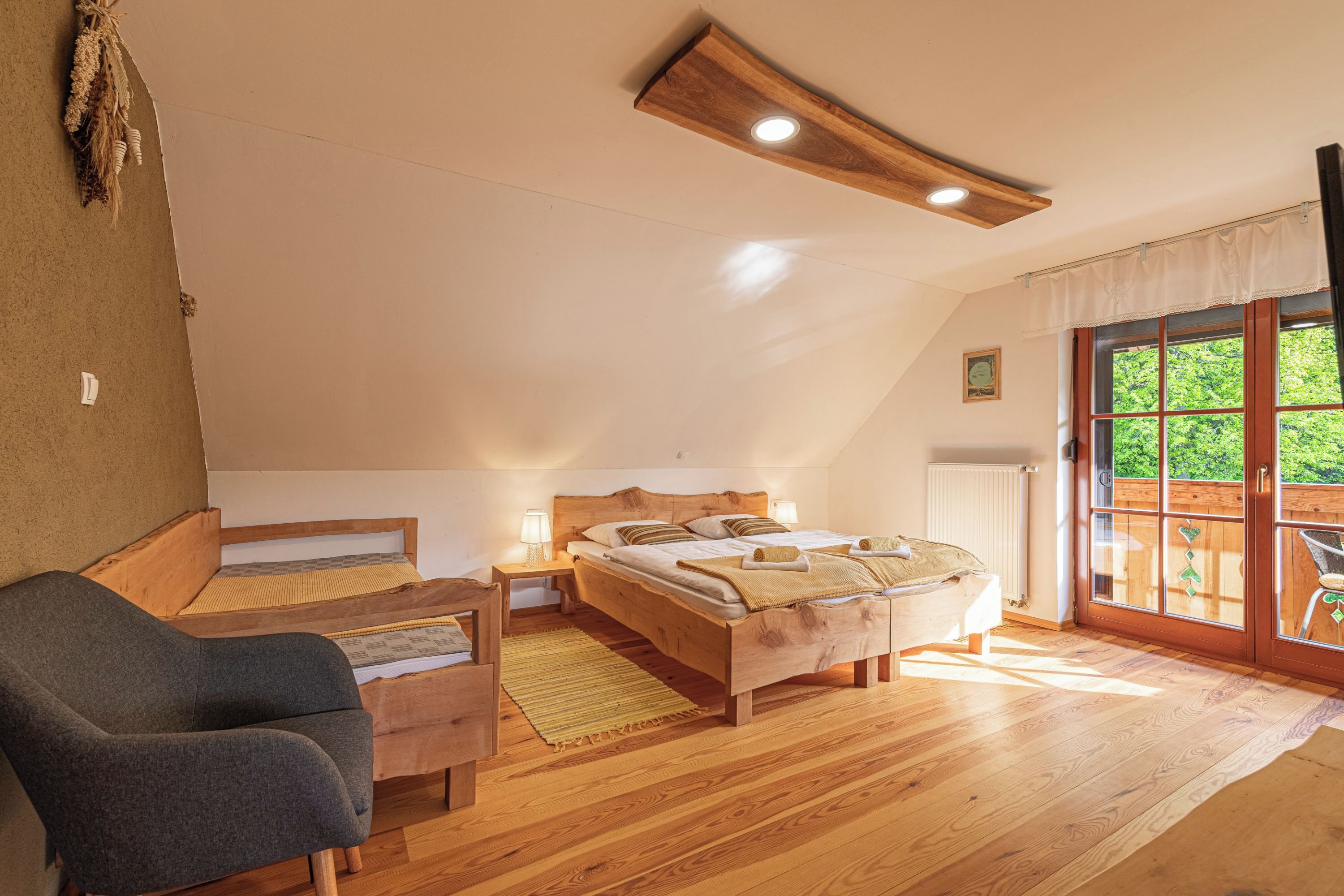 Familiestudio, fjellutsikt (Suite Alder embraced by nature) | Skrivebord for bærbar PC og sengetøy