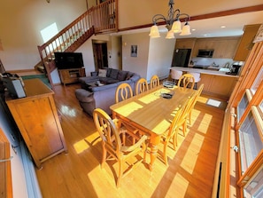 TV, fireplace - MWP66 End Unit with Gorgeous Mountain Views, Pool Table, Pool/Gym Passes! (Bretton Woods)