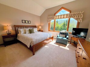 5 bedrooms, desk, iron/ironing board, free WiFi