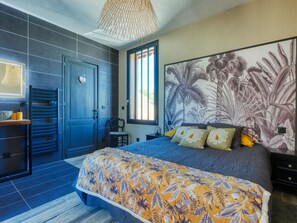 3 slaapkamers, een bureau, een strijkplank/strijkijzer, wifi