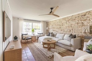 TV, peis og kontorer