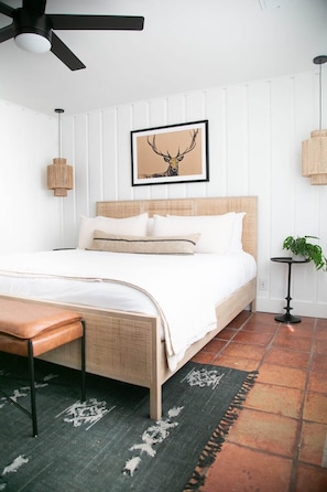 1 bedroom, iron/ironing board, WiFi, bed sheets - Ranch Haus: Cozy Retreat in Fredericksburg (Fredericksburg)