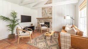 Unclassified image, 5 of 27, button - Ranch Haus: Cozy Retreat in Fredericksburg (Fredericksburg)