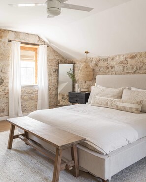 2 bedrooms, iron/ironing board, WiFi, bed sheets - Stone Haus: Historic Home with Hot Tub (Fredericksburg)