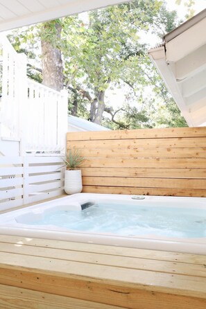 Outdoor spa tub - Stone Haus: Historic Home with Hot Tub (Fredericksburg)