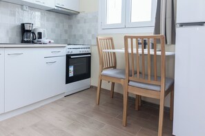 Apartament | Cuina privada | Frigorífic gran, forn i torradora