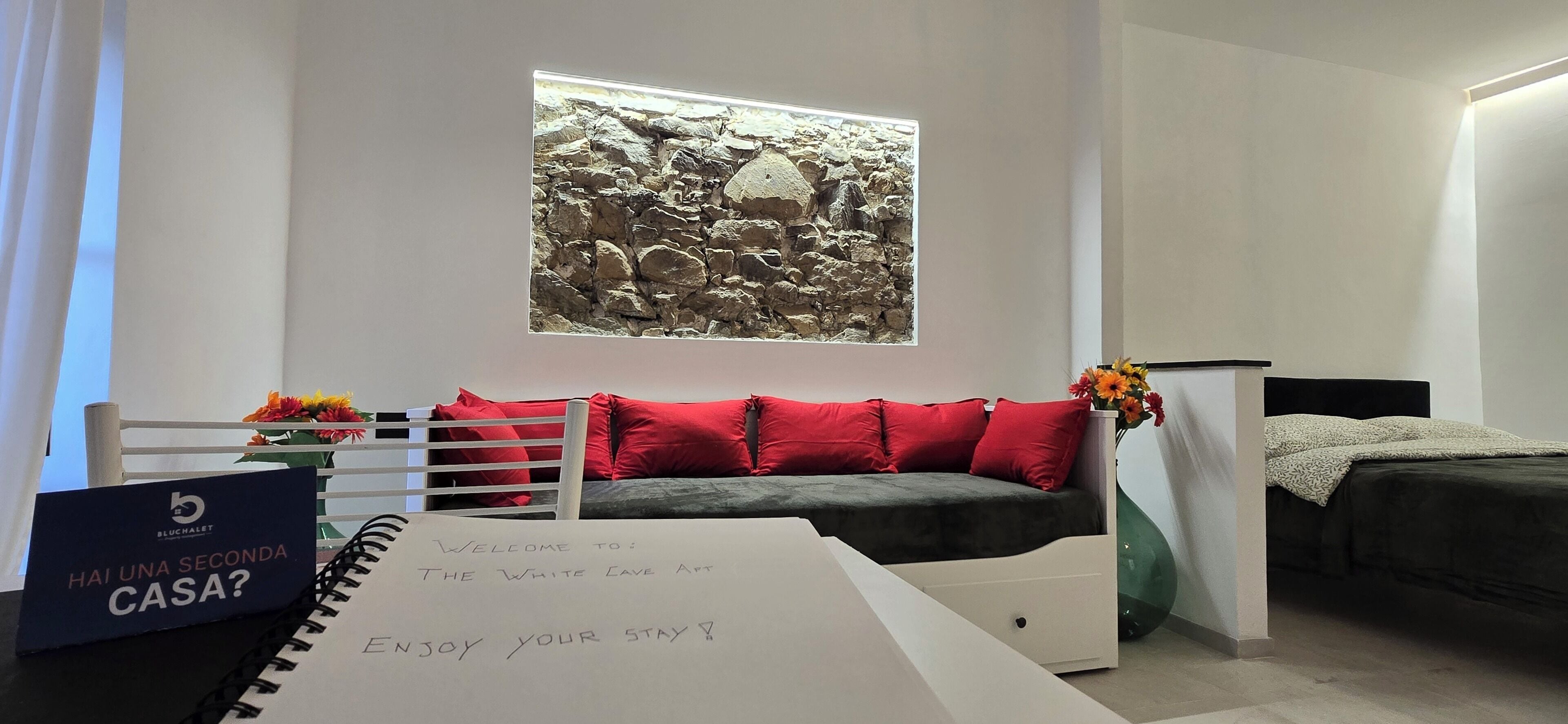 White Cave | 1 camera, Wi-Fi gratuito