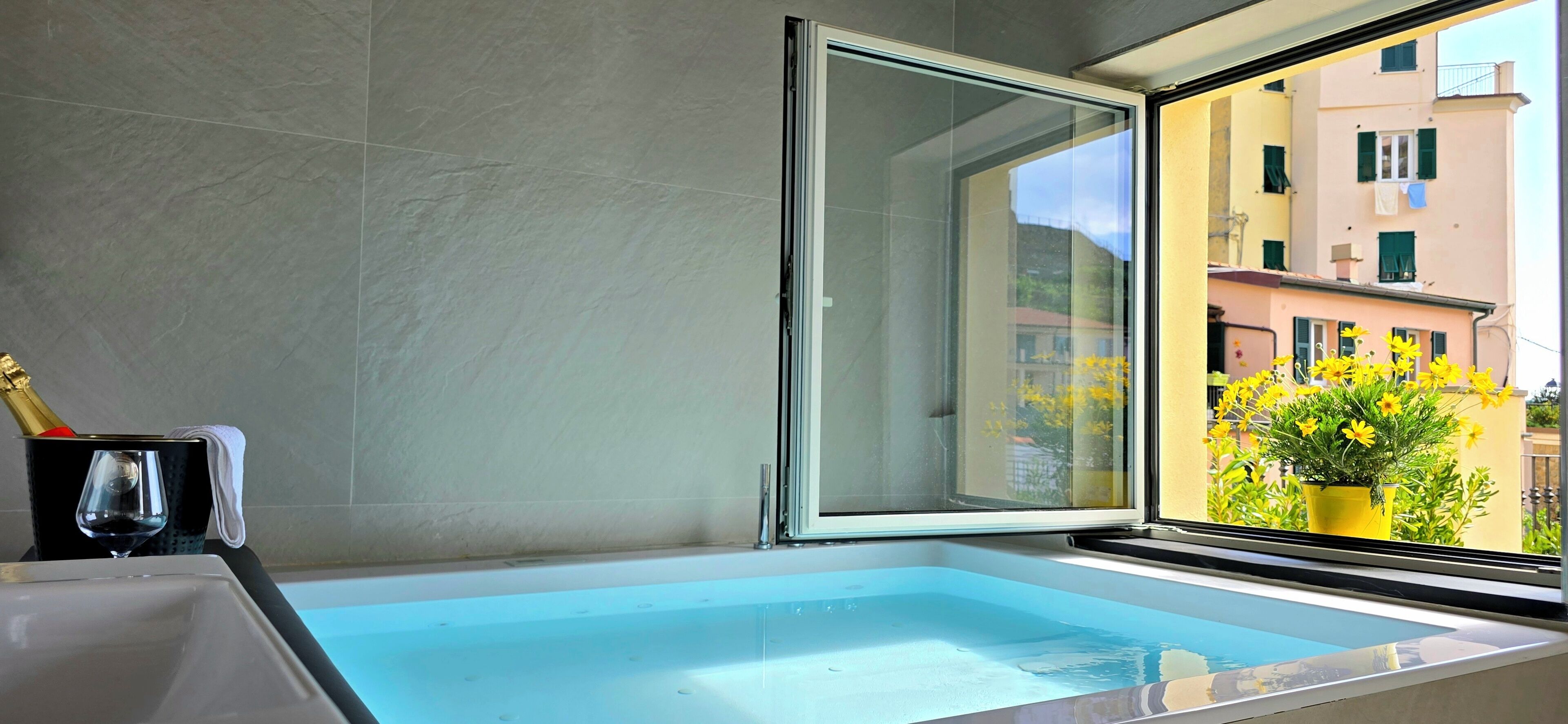 Hot tub