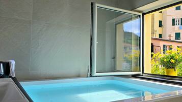 Hot tub