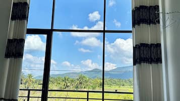 华丽双人房, 山景 | 记忆海绵床垫、办公桌、笔记本电脑工作区、隔音