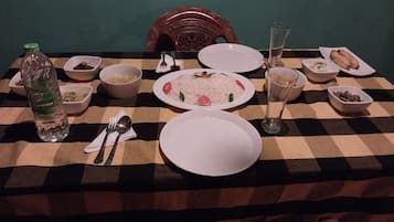 Deluxe Double Room, Mountain View | In-room dining