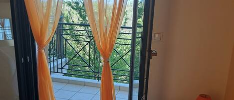 3 Schlafzimmer, Schreibtisch, Bügeleisen/Bügelbrett, WLAN