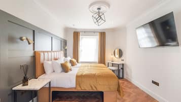 King or Twin suite | Laptop workspace, travel crib, free WiFi, bed sheets