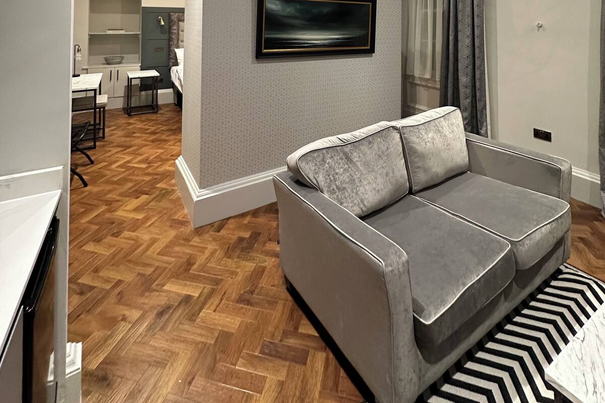 Accessible King or Twin Suite | Laptop workspace, WiFi (free), bed sheets