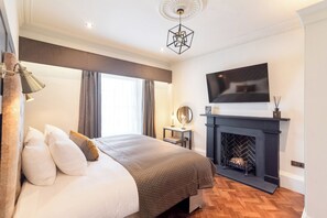 Laptop workspace, free WiFi, bed sheets - King Street Aparthotel (Stirling)