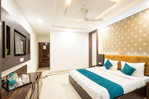 Superior Double or Twin Room | Minibar, individually decorated, individually furnished, desk - Hotel Panicker's Residency (New Delhi)