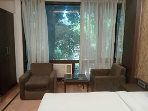 Superior Double or Twin Room | Minibar, individually decorated, individually furnished, desk - Hotel Panicker's Residency (New Delhi)