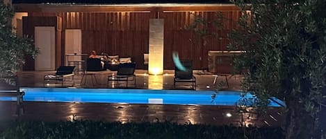 Outdoor pool, a heated pool