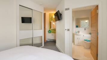 4 bedrooms, iron/ironing board, travel crib, WiFi