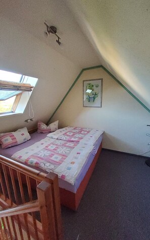 2 bedrooms, WiFi, bed sheets