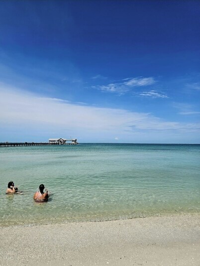 Marco Island Oasis: Pool, Beach, Fishing, & Fun Await! Pet Friendly Family Home