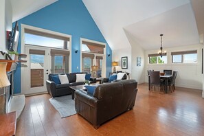 TV, fireplace, video games, DVD player - Magnificent Mountain Penthouse - Pool & Hot Tub (Canmore)