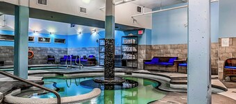 Magnificent Mountain Penthouse - Pool & Hot Tub