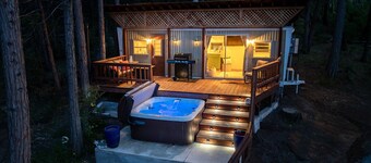 Tiny home with spa/firepit/and more!