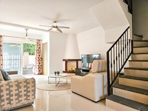 TV - Two bed House in Calahonda just 1km to the beach (Mijas Costa)