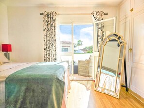 2 bedrooms, iron/ironing board, travel cot, free WiFi