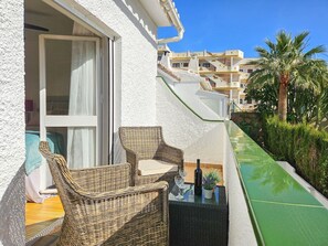 Property grounds - Two bed House in Calahonda just 1km to the beach (Mijas Costa)
