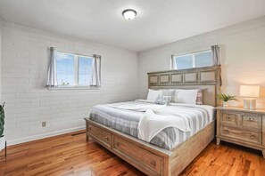 3 Schlafzimmer, Bügeleisen/Bügelbrett, Reisekinderbett, WLAN