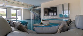 Exceptionally spacious 5 bed villa with swimming pool, snooker table - 155319/AL