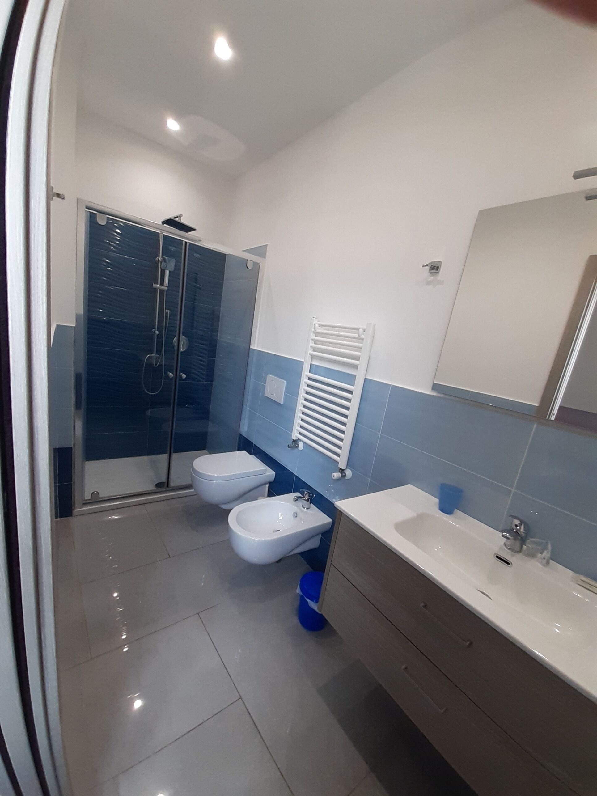 Camera doppia, vista collina | Bagno | Doccia, asciugacapelli, bidet, asciugamani