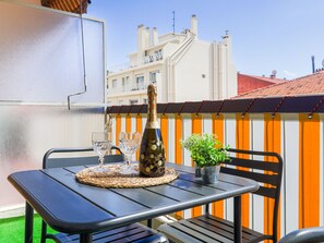 Outdoor dining - Les Balcons de Battisti by Interhome (Nice)