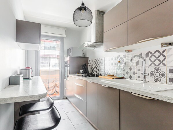 Fridge, microwave, oven, dishwasher - Les Balcons de Battisti by Interhome (Nice)