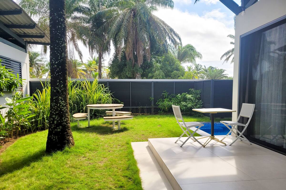 Superior-Zimmer, Poolblick | Bettwäsche aus ägyptischer Baumwolle, hochwertige Bettwaren