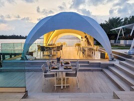 Food court