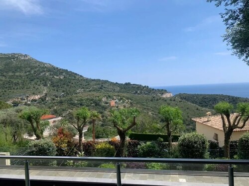 Eze Villa With a Gorgeous Sea-side View. Pet Friendly!