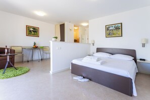 1 habitación, tabla de planchar con plancha, wifi y ropa de cama 