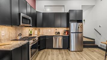 Refrigerador, microondas, horno y parrilla de estufa