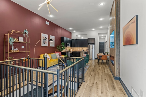 TV, fireplace, video games, books - Old City- Walk to History Sites & Close to Stadium (Philadelphia)