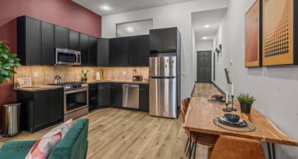 Old City- Walk to History Sites & Close to Stadium