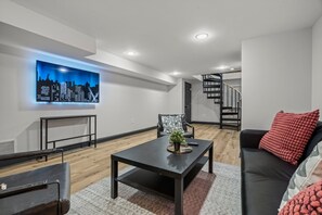 Televisión, chimenea, videojuegos y libros 